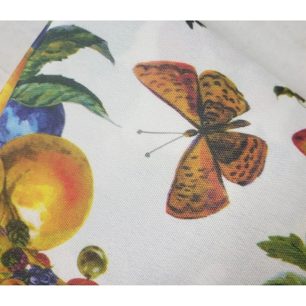 1 Printed Fabric Tablecloth,52